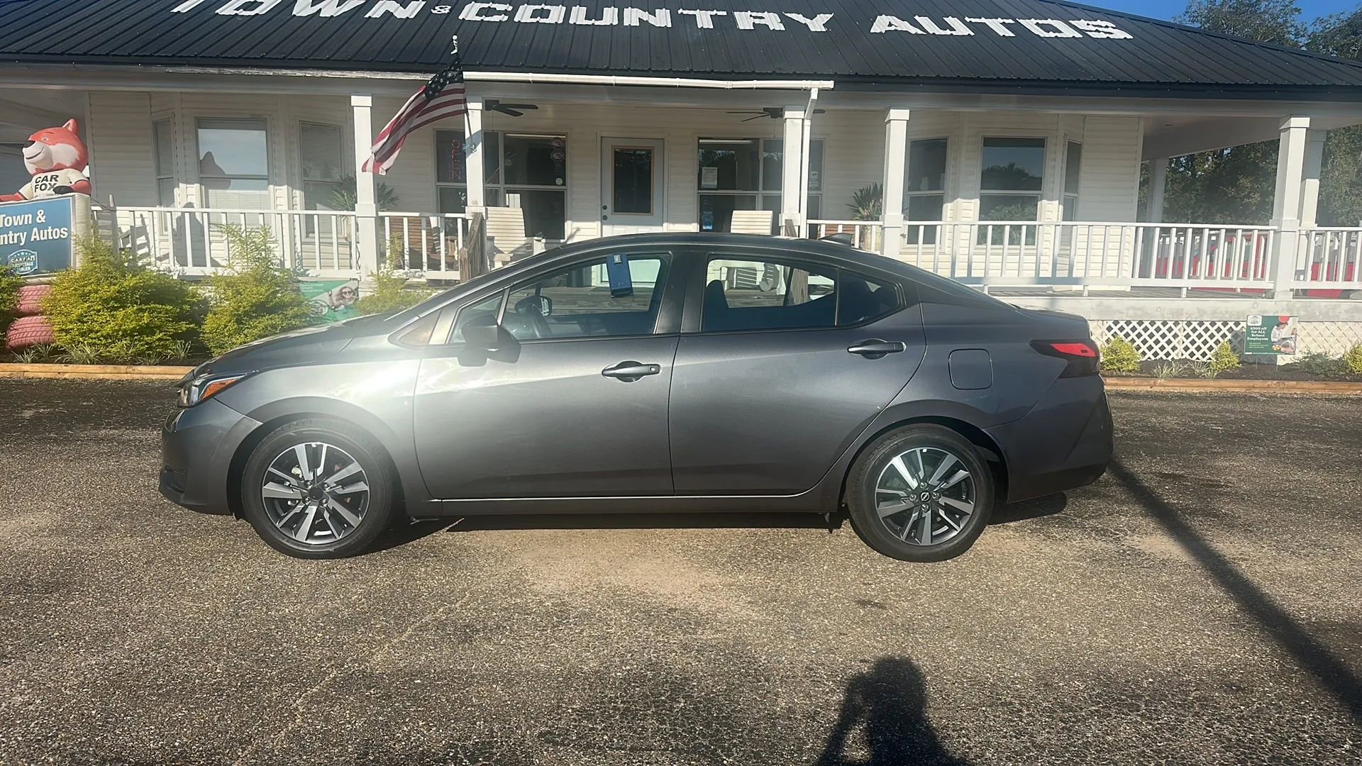 Used 2023 Nissan Versa SV image 8