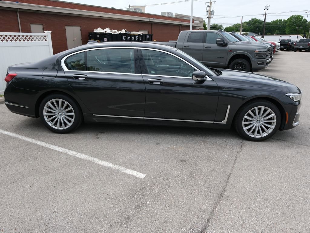 Used 2022 BMW 740i xDrive w/ Premium Package AWD/4WD image 2