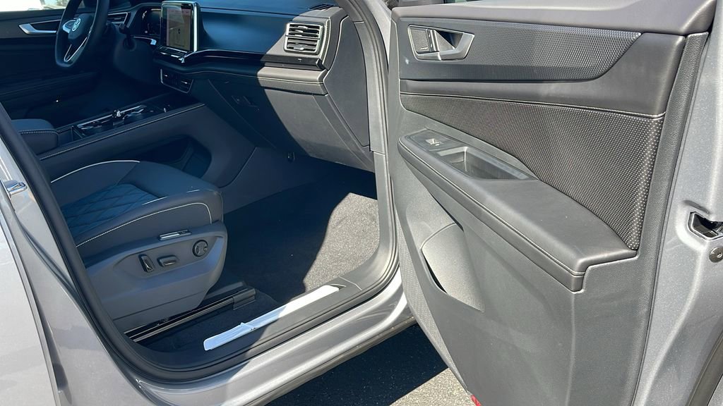 New 2025 Volkswagen Atlas Cross Sport SEL Premium R-Line image 35