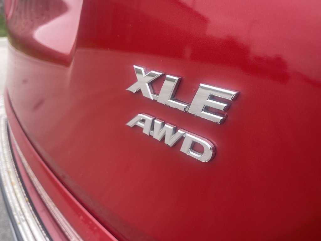 Used 2017 Toyota RAV4 XLE AWD/4WD image 13