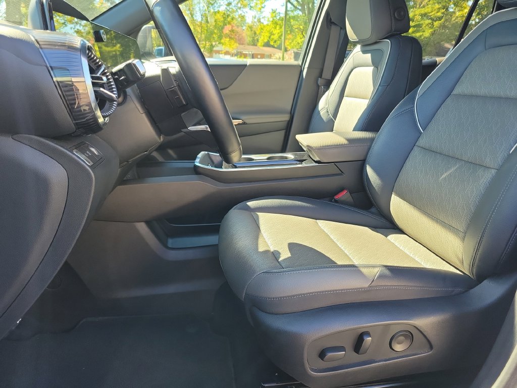 Used 2025 Chevrolet Equinox LT w/ Convenience Package II FWD image 27