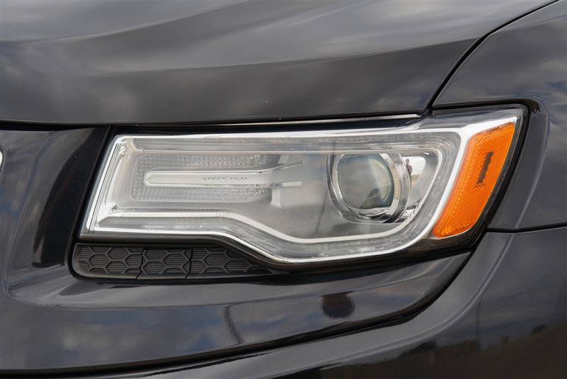 Used 2015 Jeep Grand Cherokee Limited w/ Luxury Group II AWD/4WD image 31