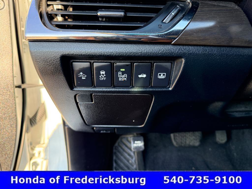 Used 2016 Toyota Avalon Limited w/ Toyota Safety Sense Package image 27