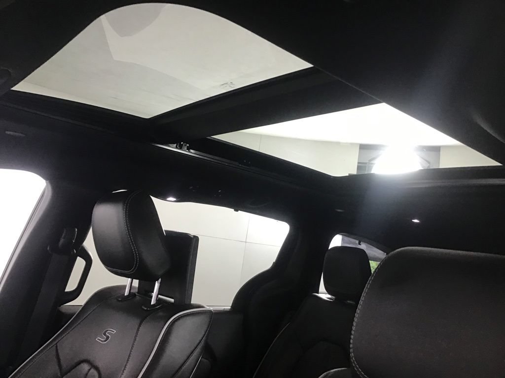 Used 2023 Chrysler Pacifica Limited w/ Uconnect Theater Family Group FWD image 29