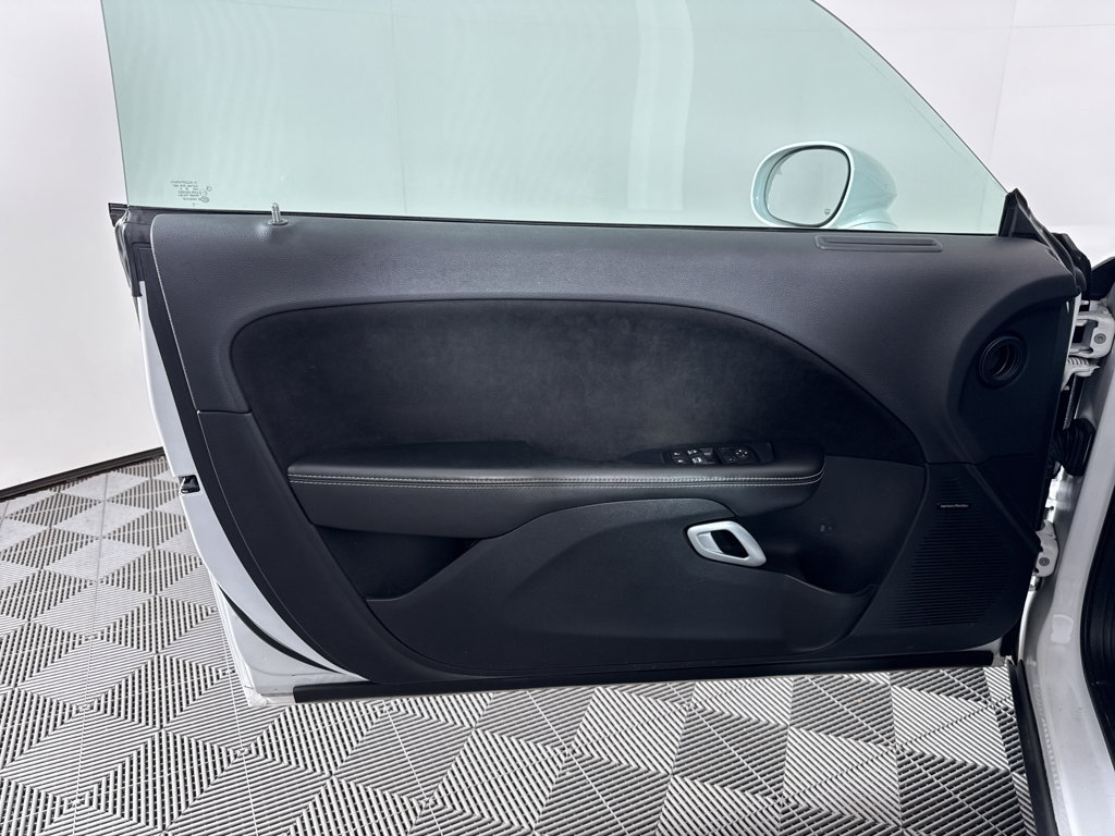 Used 2016 Dodge Challenger SRT w/ Technology Group image 28