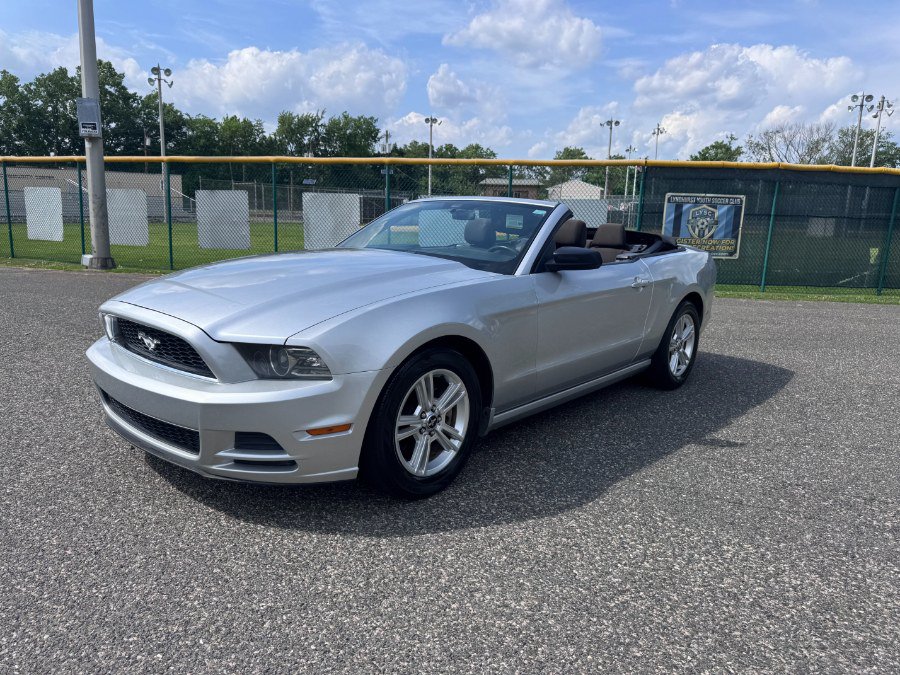 Used 2013 Ford Mustang Convertible RWD image 8