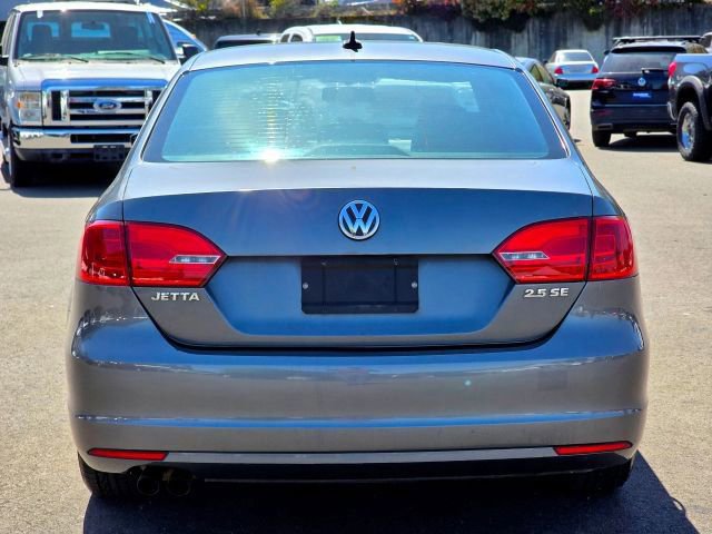 Used 2011 Volkswagen Jetta SE FWD image 6