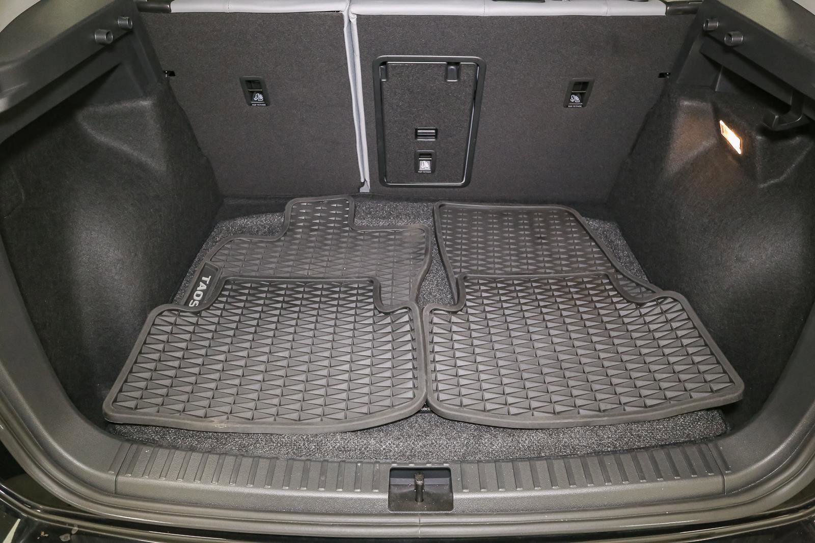 Certified 2022 Volkswagen Taos SE w/ Panoramic Sunroof Package AWD/4WD image 16