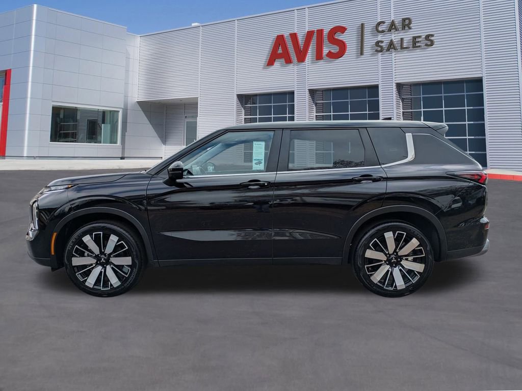 Used 2025 Mitsubishi Outlander SE image 10