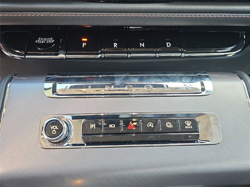 New 2026 Lincoln Aviator 2WD w/ Jet Appearance Package image 17
