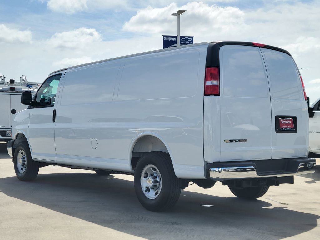 New 2026 Chevrolet Express 3500 Extended RWD image 2