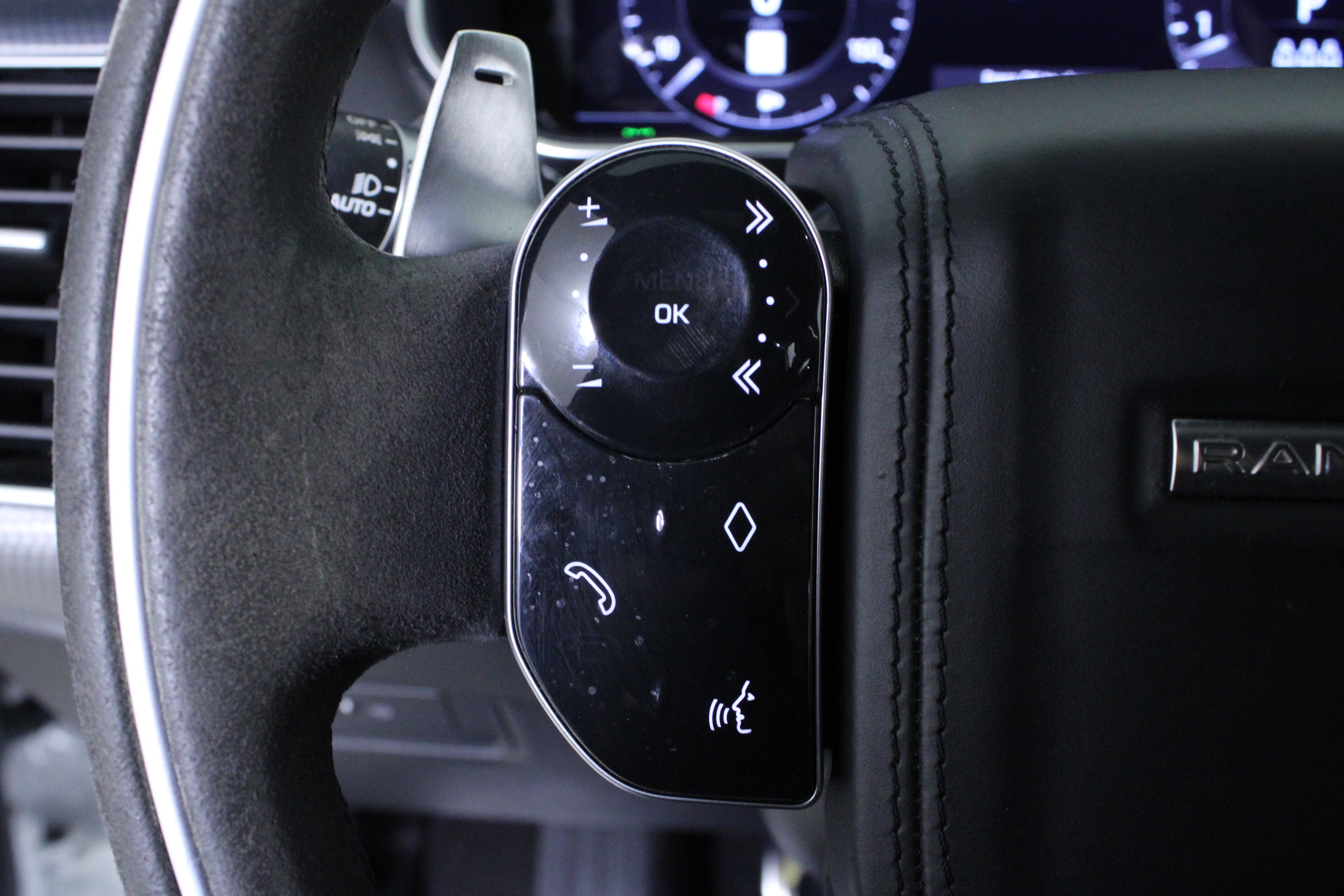 Used 2020 Land Rover Range Rover Sport HST image 24