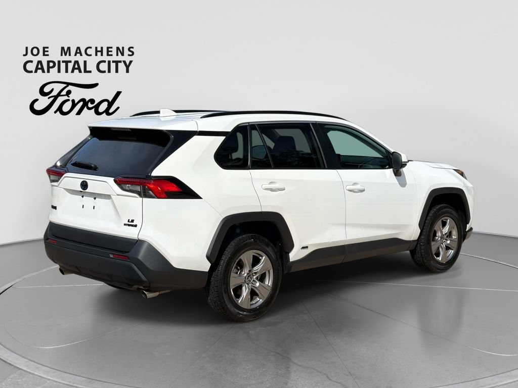 Used 2022 Toyota RAV4 LE AWD/4WD image 5
