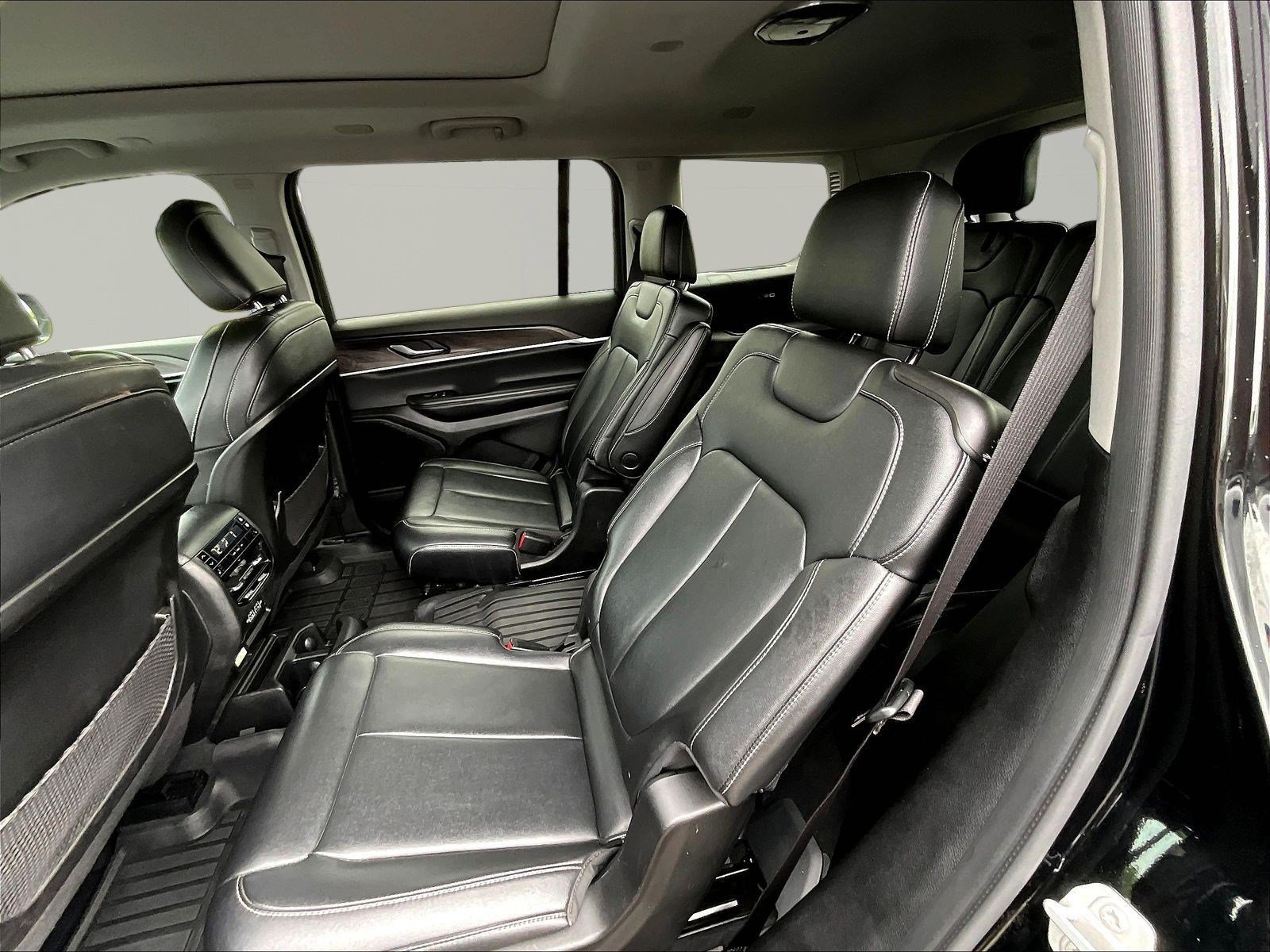Used 2023 Jeep Grand Cherokee L Limited AWD/4WD image 22