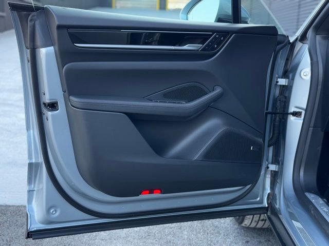 New 2025 Porsche Macan Electric image 16