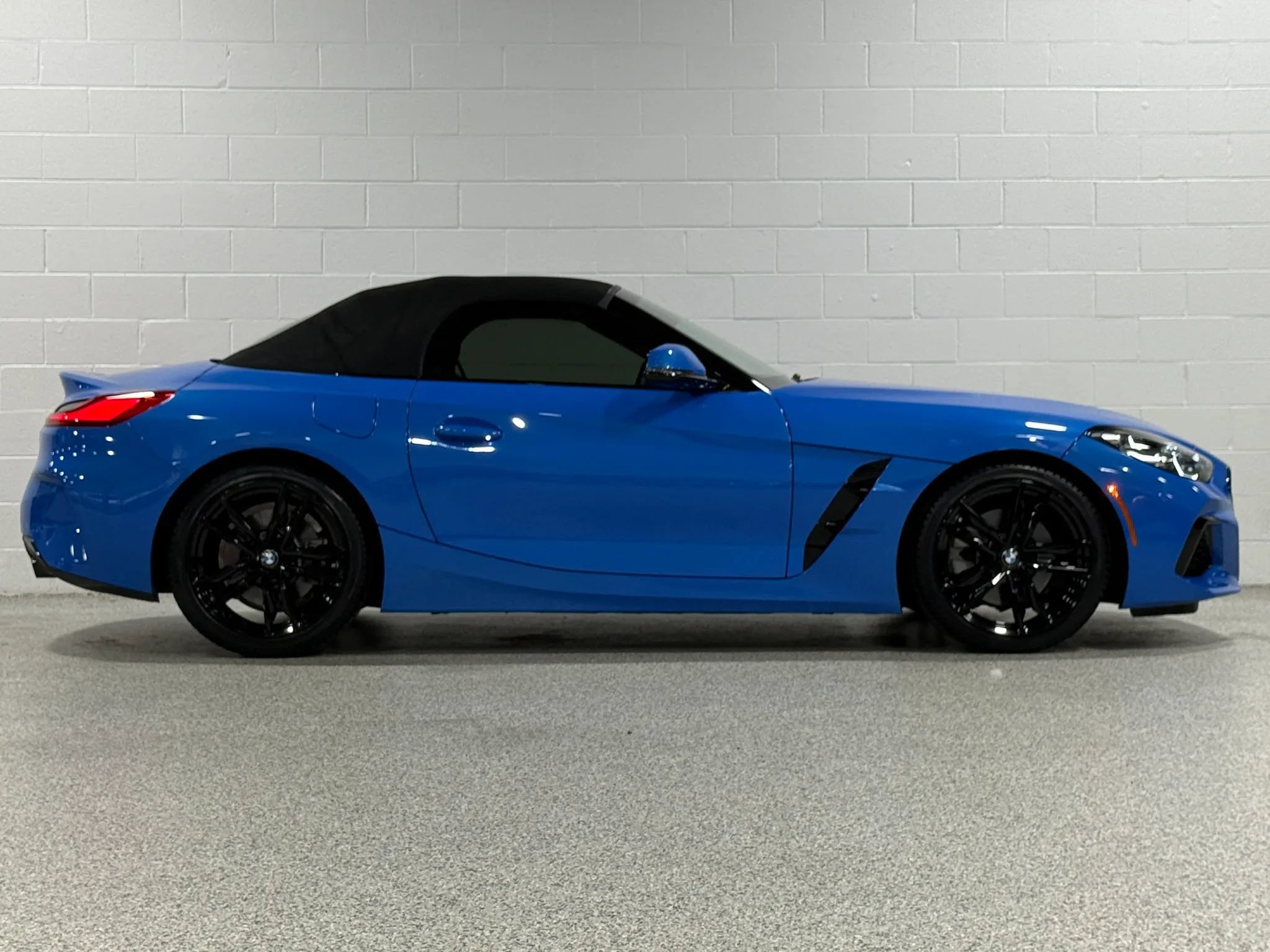 Used 2019 BMW Z4 sDrive30i w/ M Sport Package RWD image 6