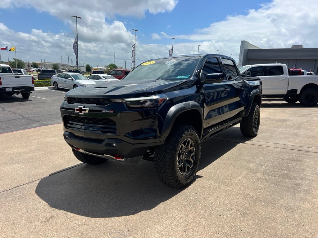 Used 2024 Chevrolet Colorado ZR2 w/ Technology Package AWD/4WD image 5