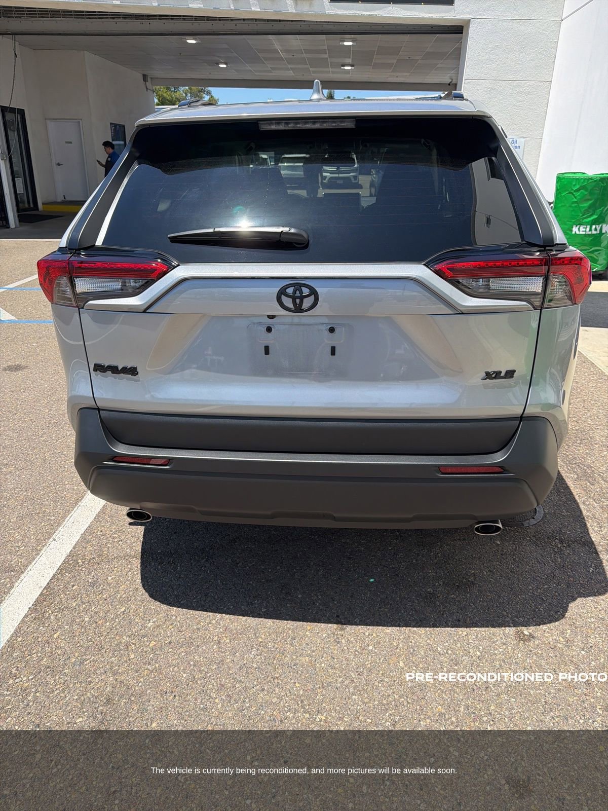 Used 2025 Toyota RAV4 XLE FWD image 8