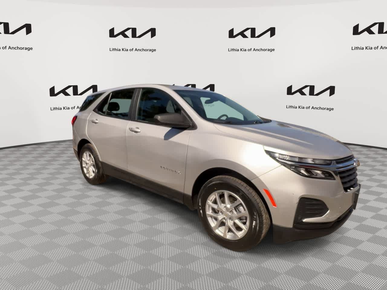 Used 2022 Chevrolet Equinox LS w/ Driver Confidence II Package AWD/4WD image 2