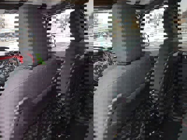 Used 2018 Jeep Wrangler Unlimited Rubicon image 18