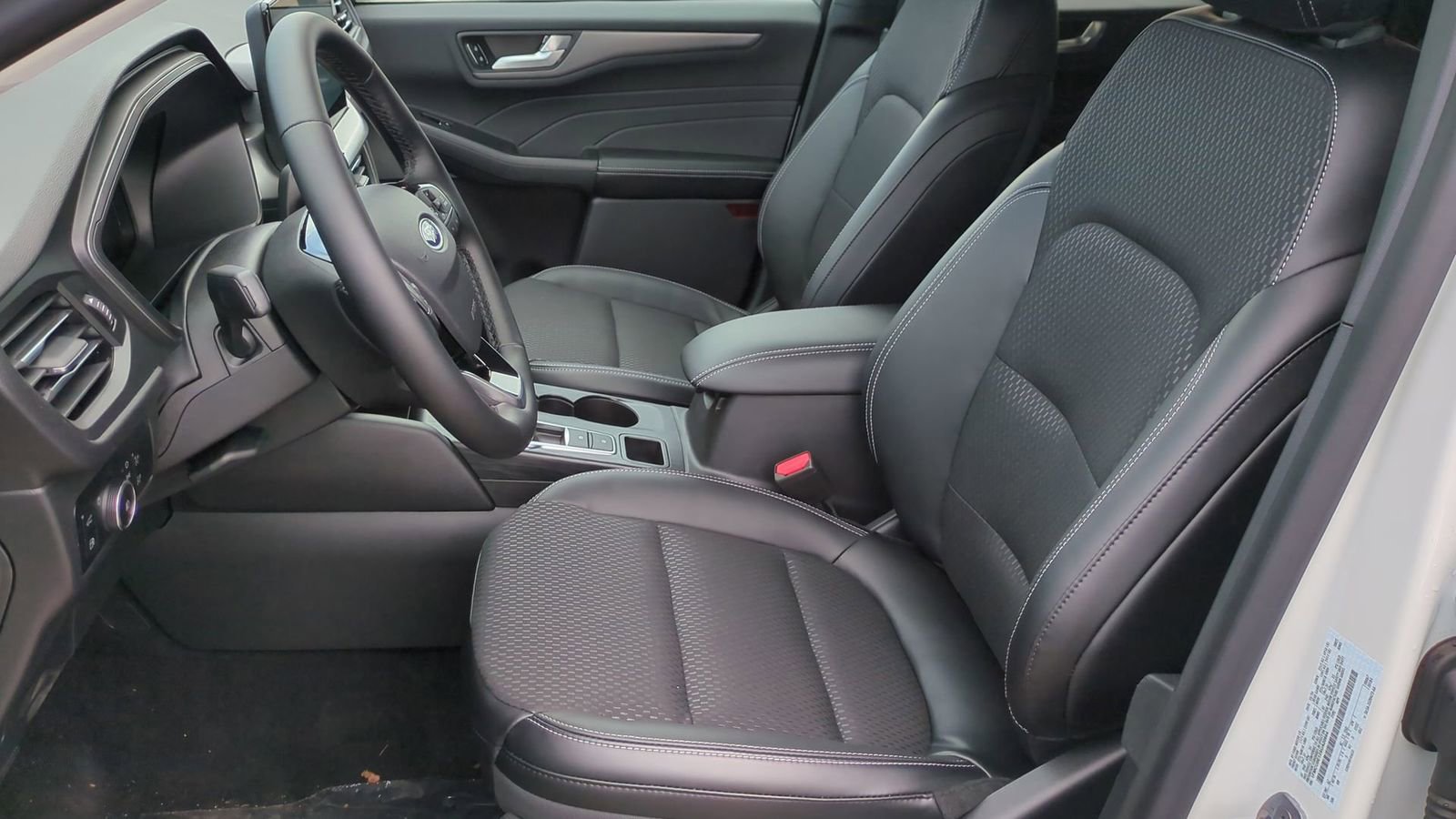 New 2025 Ford Escape SE FWD image 14
