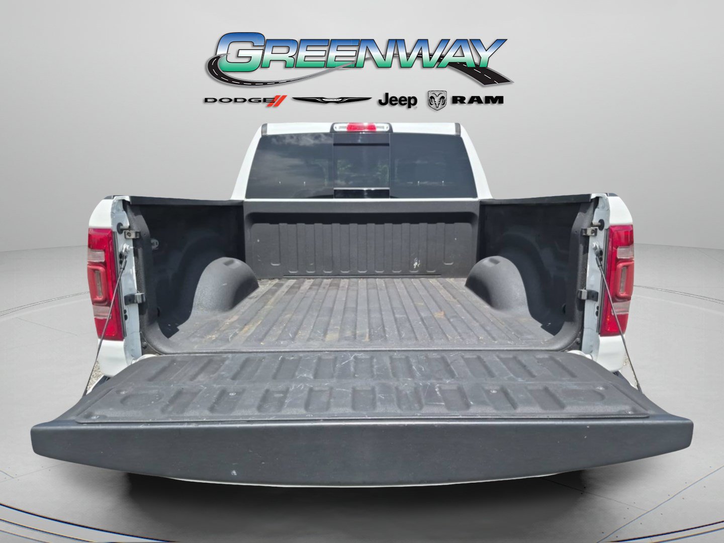 Used 2022 RAM 1500 Laramie w/ Sport Appearance Package AWD/4WD image 5