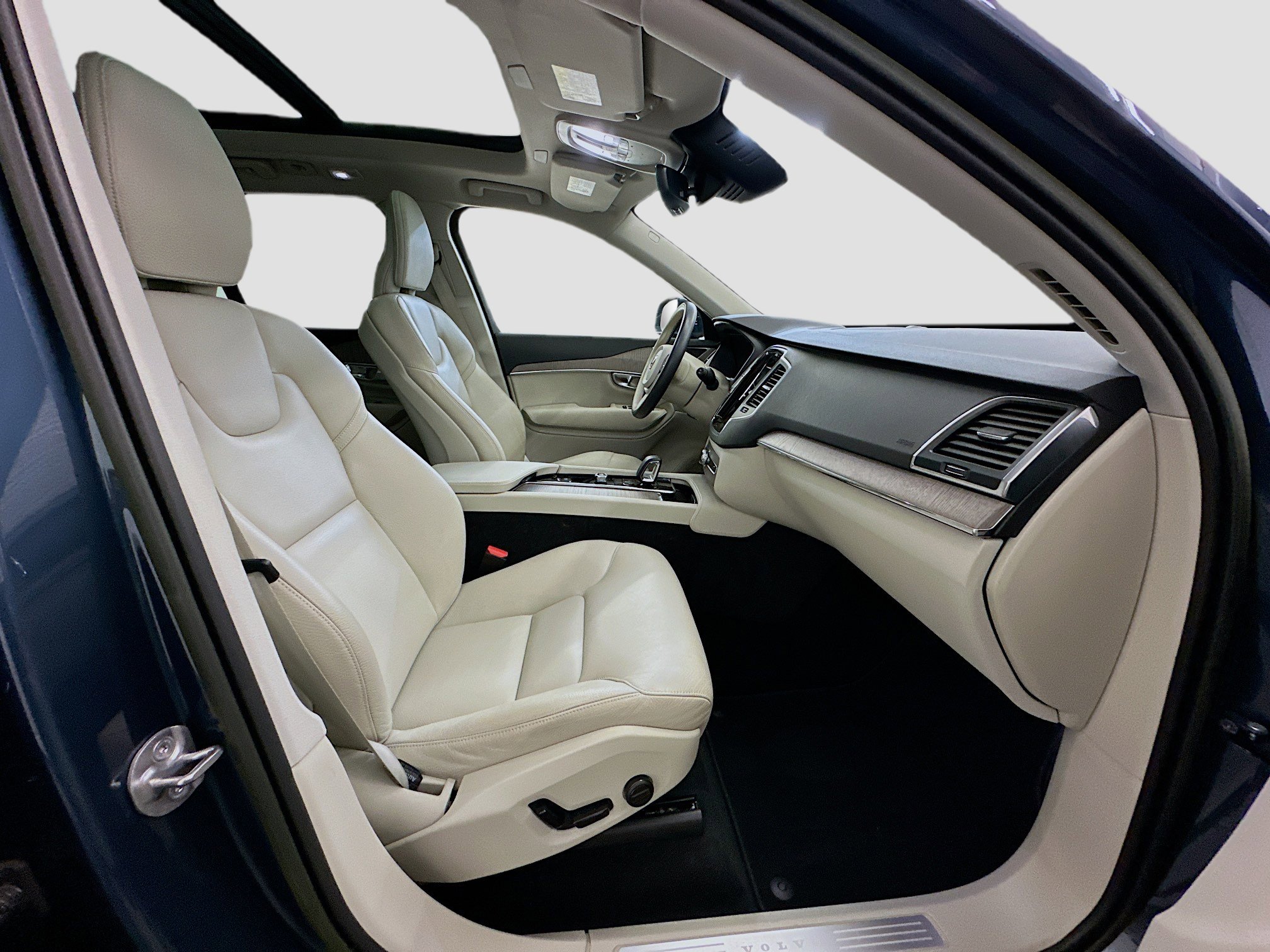 Used 2023 Volvo XC90 B6 Core w/ Protection Package Premier image 35