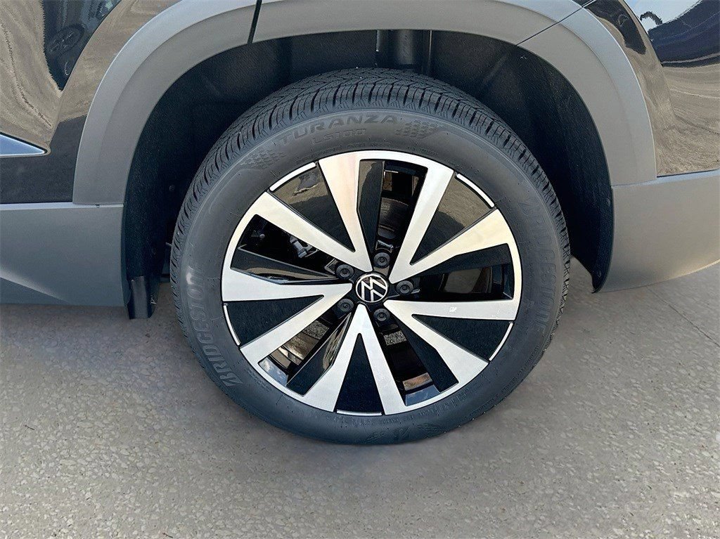 Used 2024 Volkswagen Taos SE FWD image 34