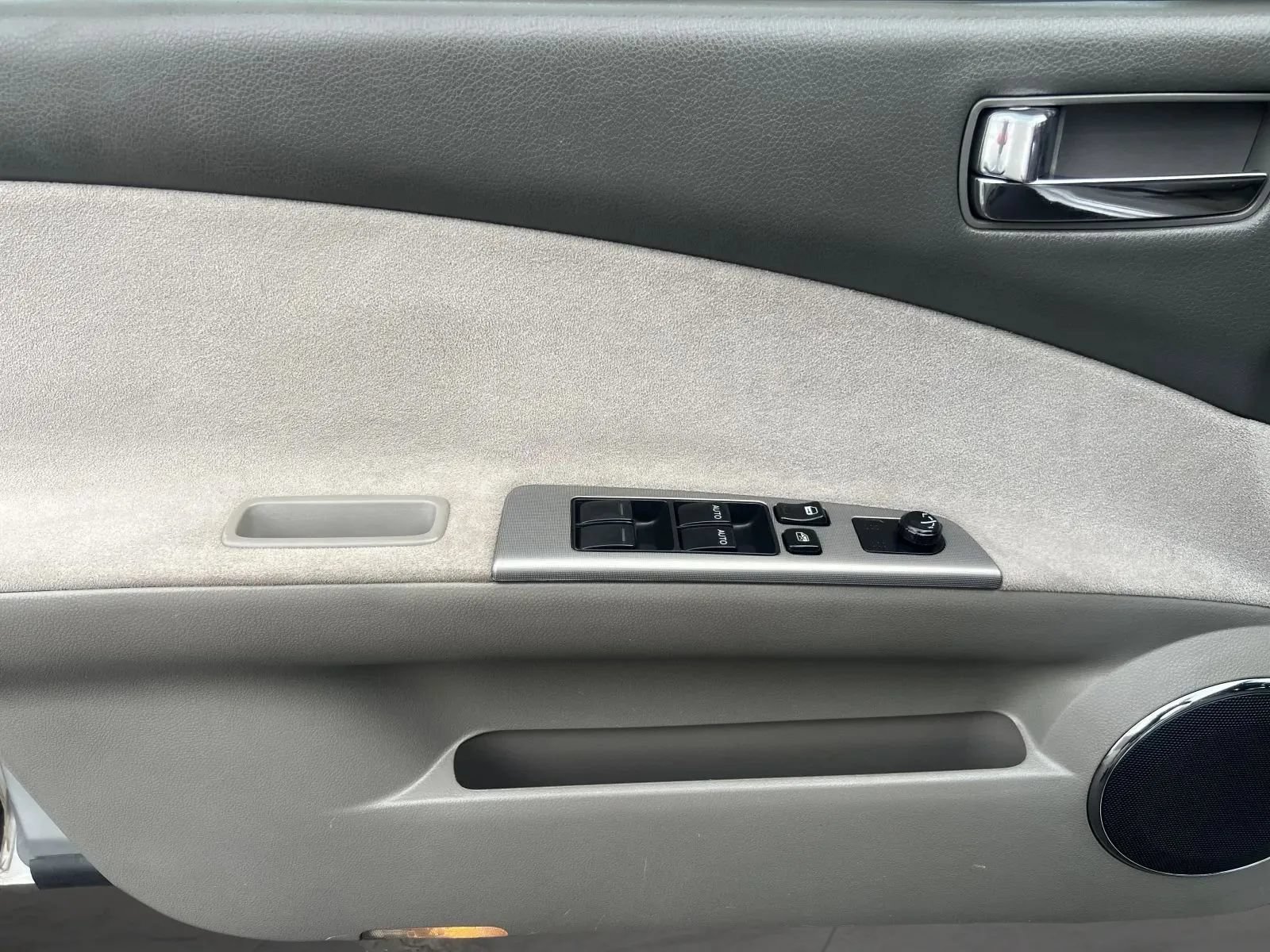 Used 2005 Nissan Altima 3.5 SE w/ (N01) Sport Plus Pkg FWD image 13