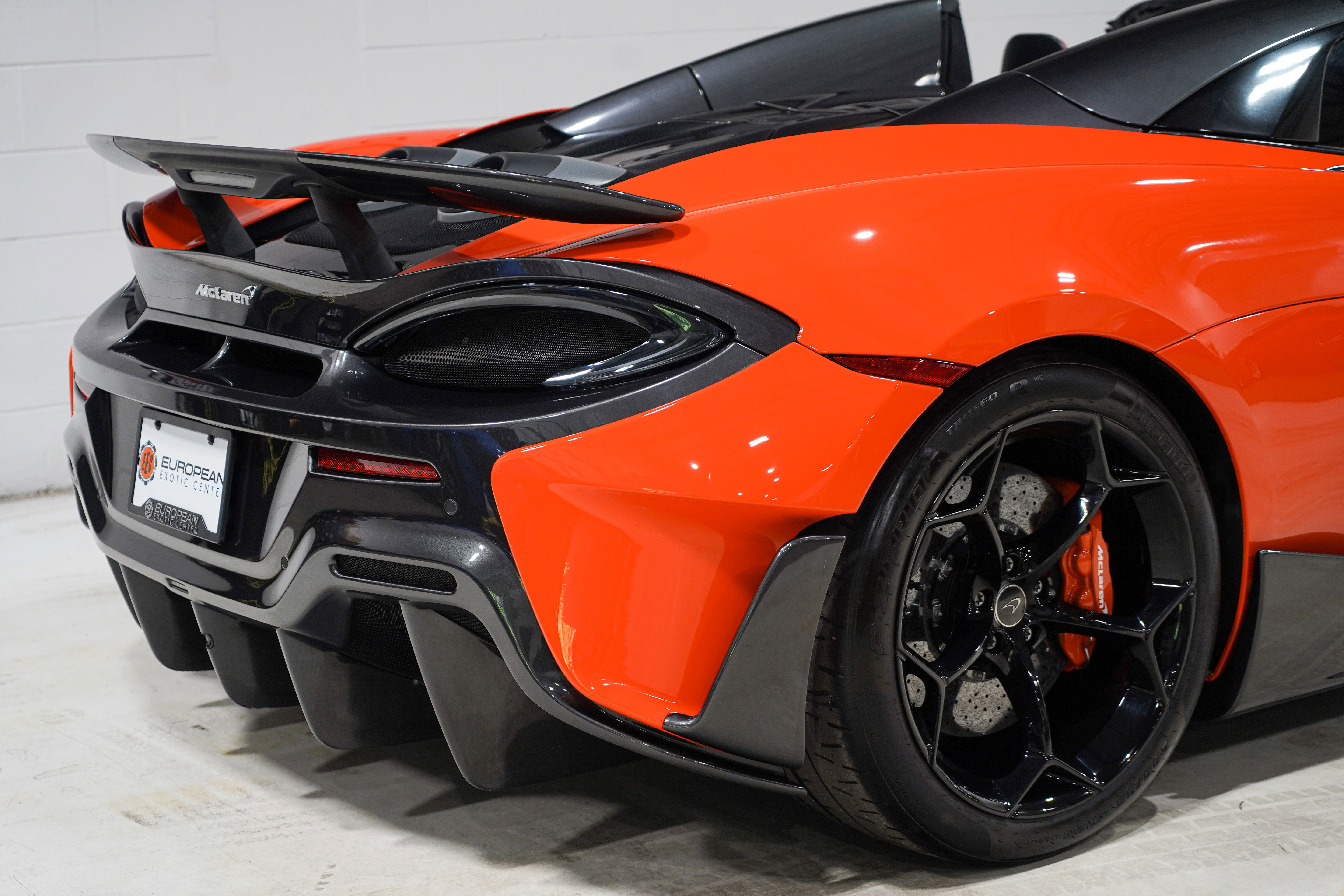 Used 2020 McLaren 600LT Spider RWD image 24
