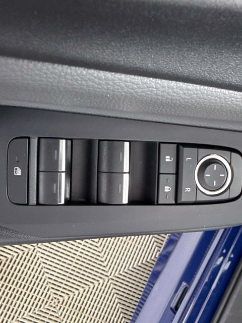 Used 2025 Toyota Prius XLE AWD/4WD image 16