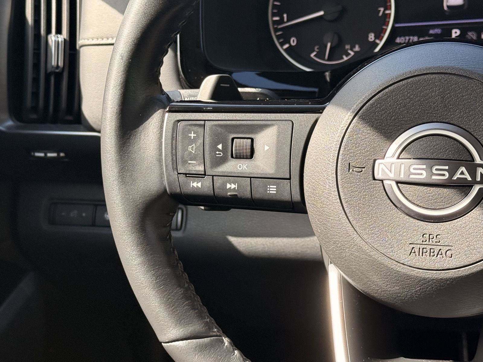 Used 2023 Nissan Pathfinder SL AWD/4WD image 26