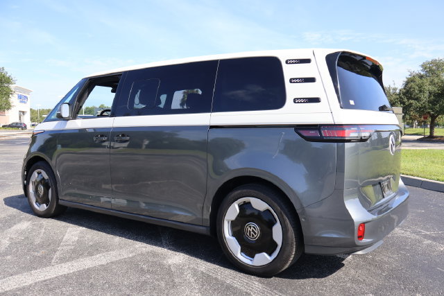 Used 2025 Volkswagen ID. Buzz Pro S RWD image 6