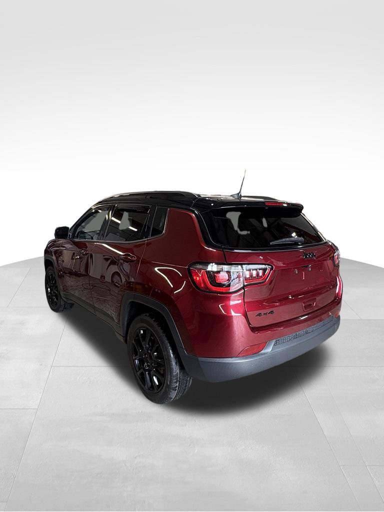 Used 2022 Jeep Compass Latitude AWD/4WD image 3