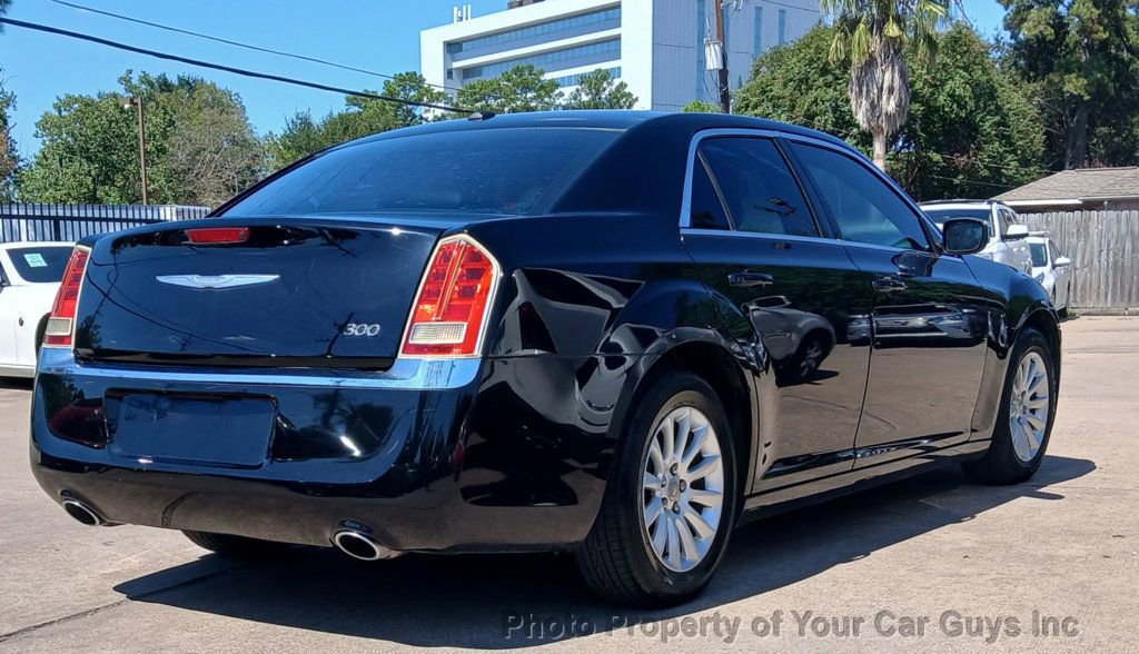 Used 2013 Chrysler 300 image 9