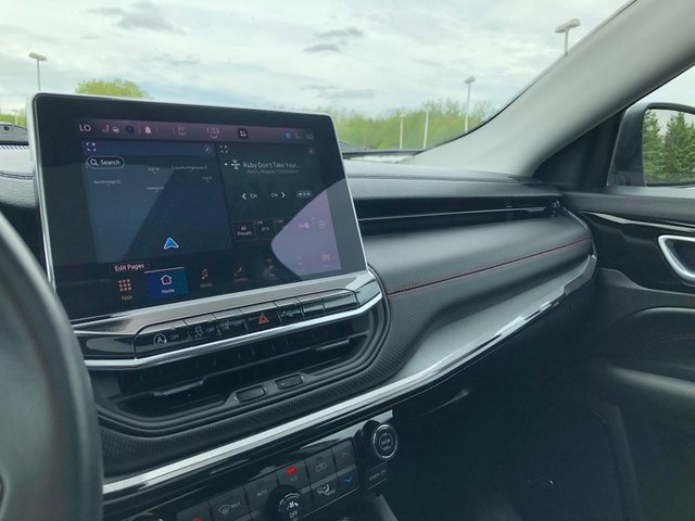 Used 2022 Jeep Compass Trailhawk w/ Trailhawk Elite Group image 13