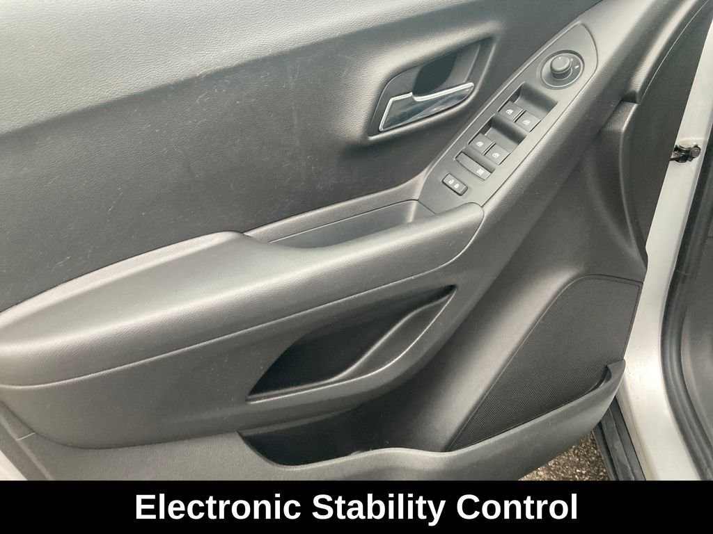 Used 2019 Chevrolet Trax LT w/ LT Convenience Package image 13