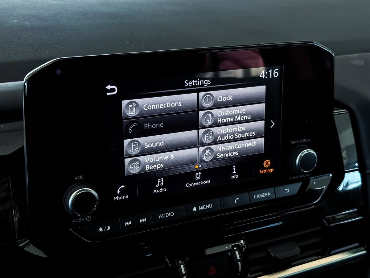 Used 2025 Nissan Pathfinder SV image 48