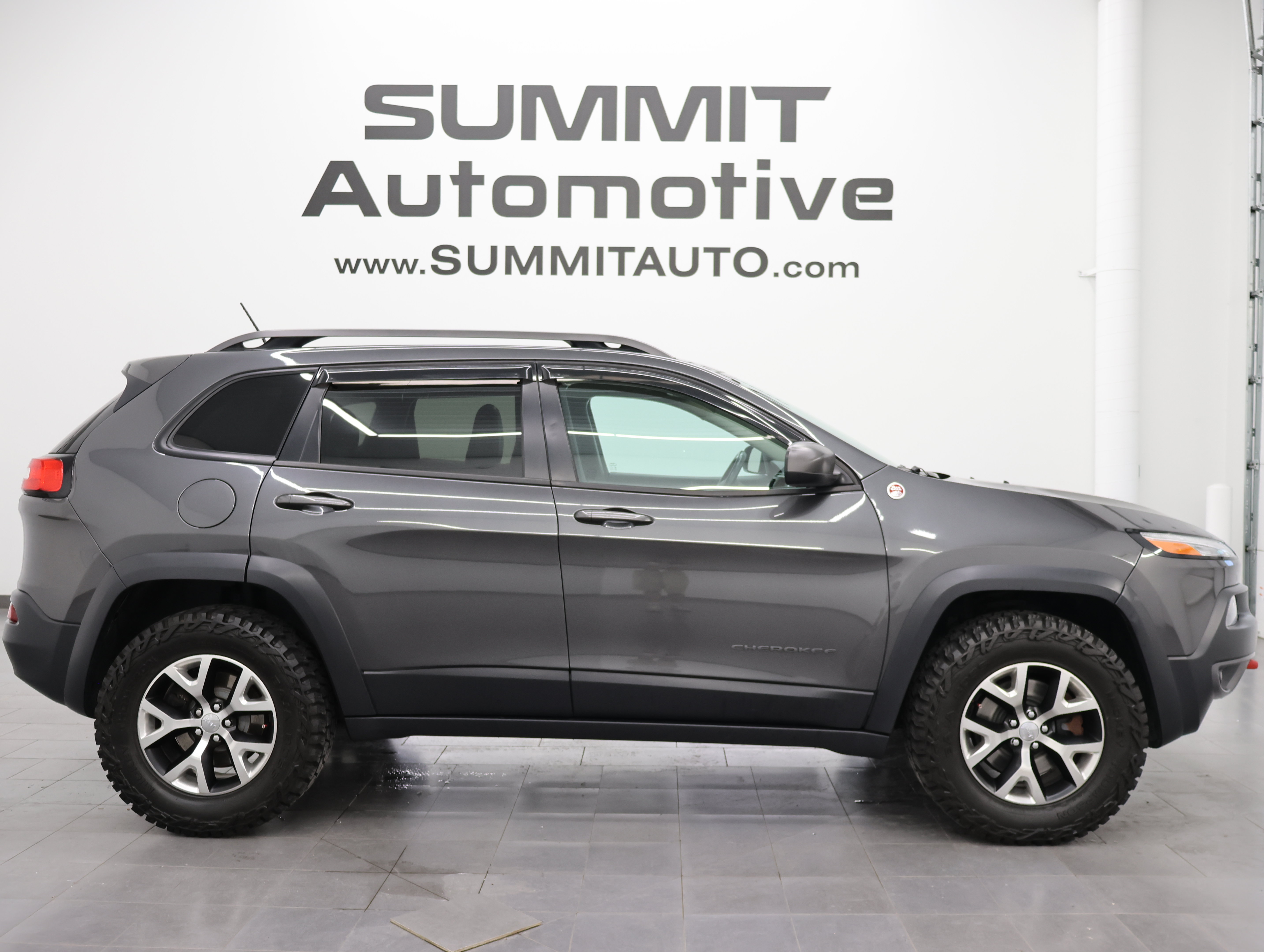 Used 2015 Jeep Cherokee Trailhawk w/ Leather Interior Group AWD/4WD 360° Tour