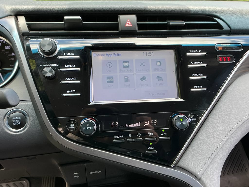 Used 2018 Toyota Camry XLE FWD image 15