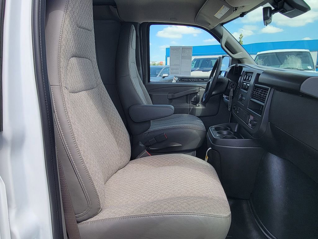 New 2026 Chevrolet Express 3500 Extended RWD image 13