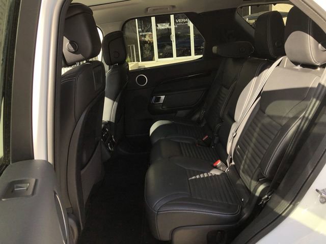 Used 2024 Land Rover Discovery S image 15