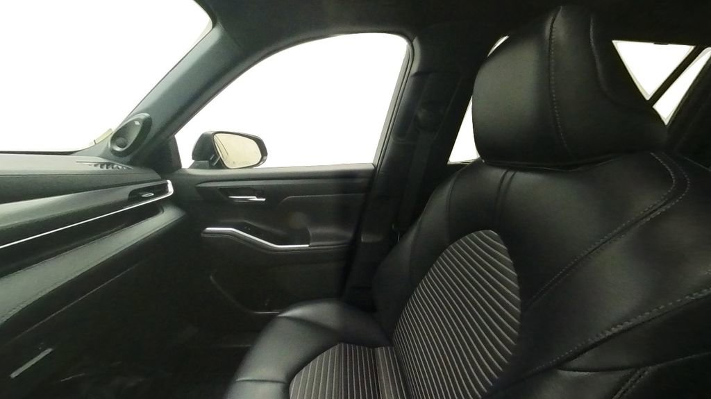 Used 2023 Toyota Highlander XSE image 34