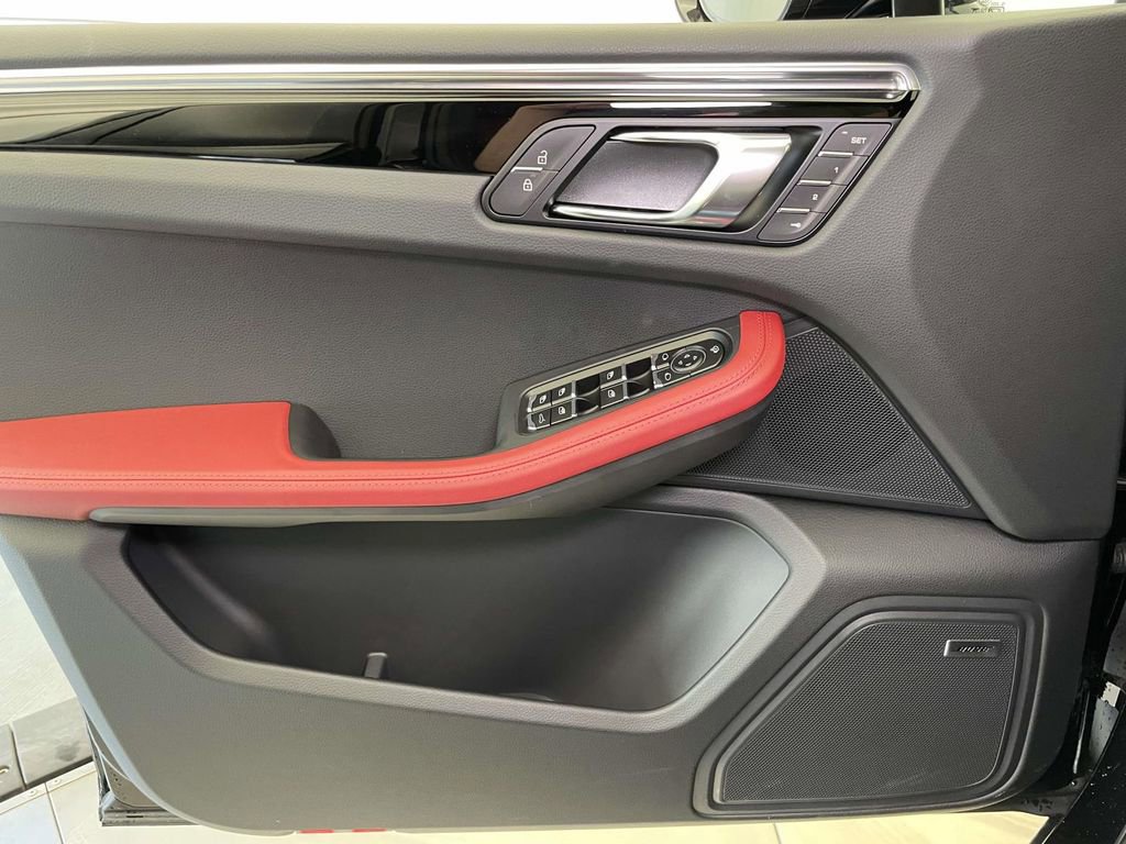 New 2025 Porsche Macan image 36