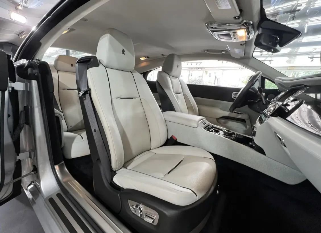 Used 2014 Rolls-Royce Wraith image 25