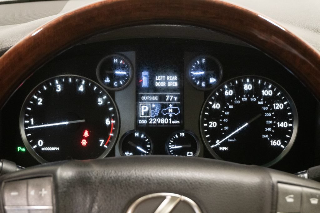 Used 2015 Lexus LX 570 4WD w/ Luxury Package image 16