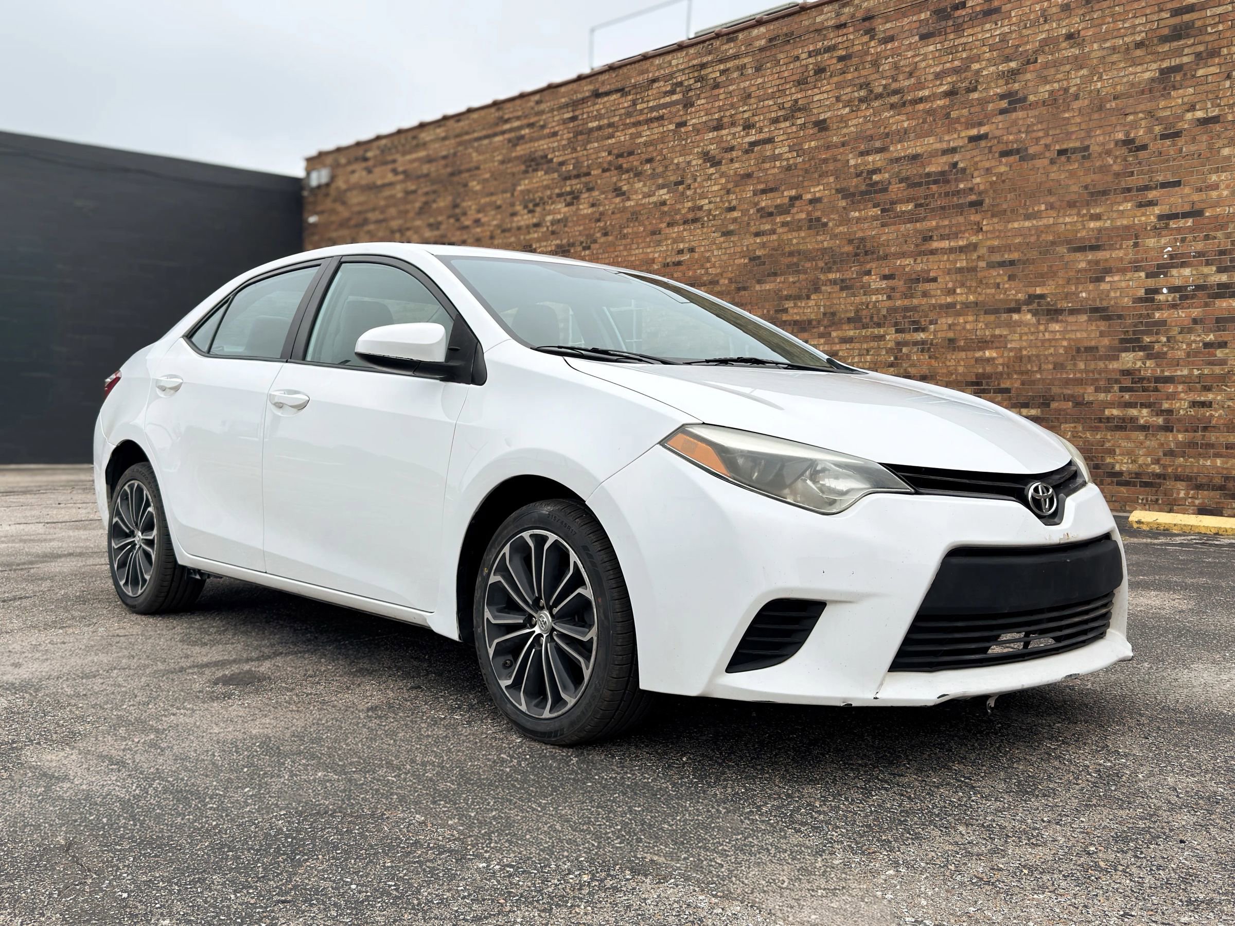 Used 2016 Toyota Corolla LE FWD image 1