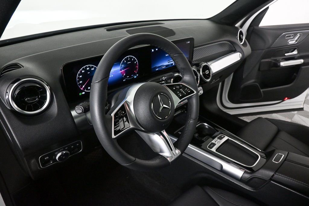 Used 2025 Mercedes-Benz GLB 250 image 8