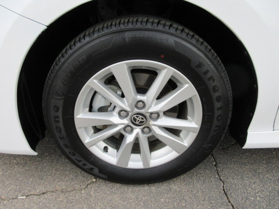 Used 2025 Toyota Camry LE w/ Convenience Package image 9