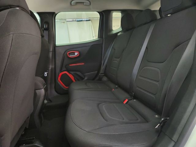 Used 2019 Jeep Renegade Latitude w/ Cold Weather Group image 20